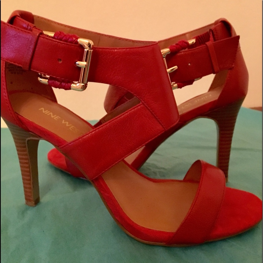 HOT RED 9 WEST